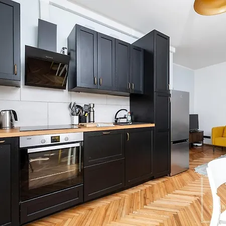 Apartman 2br For 6, Workspace & Walk To Old Town