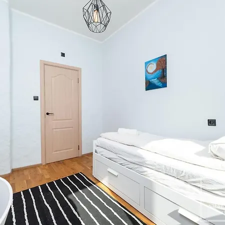 2br For 6, Workspace & Walk To Old Town Tallinn